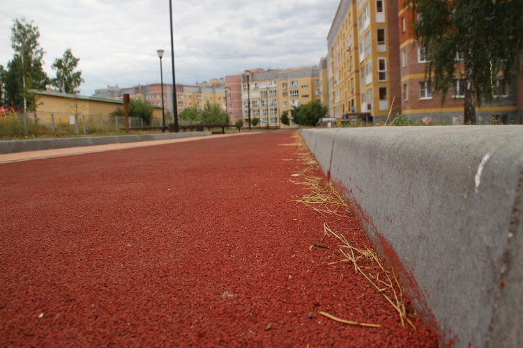 Бульвар в МКР-15 - 03.jpg